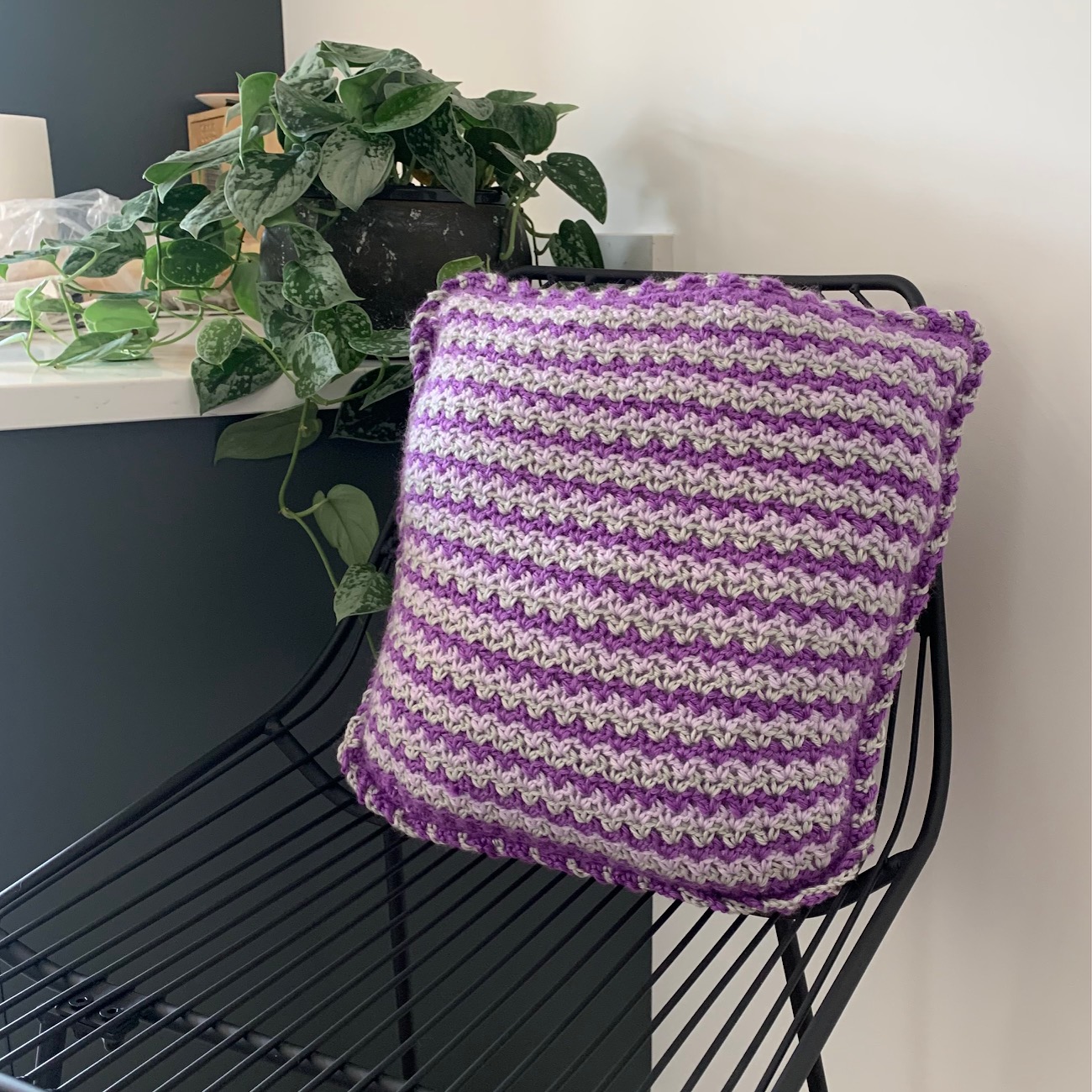 Wattle Stitch crochet cushion pattern