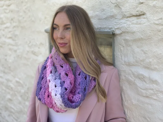 Free Crochet Cowl Pattern – Make with A Cake Cosy Cowl