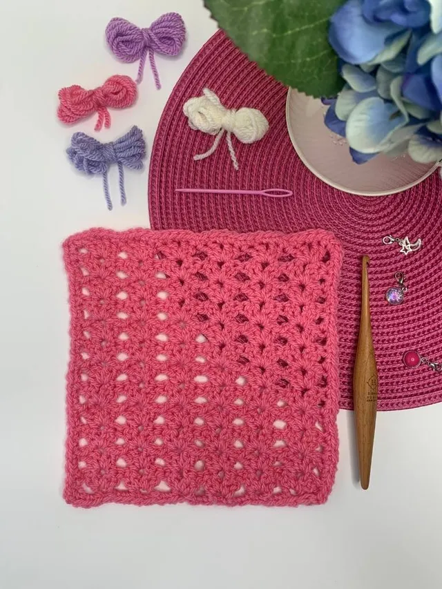 Easy Pretty Granny Square Iris Stitch