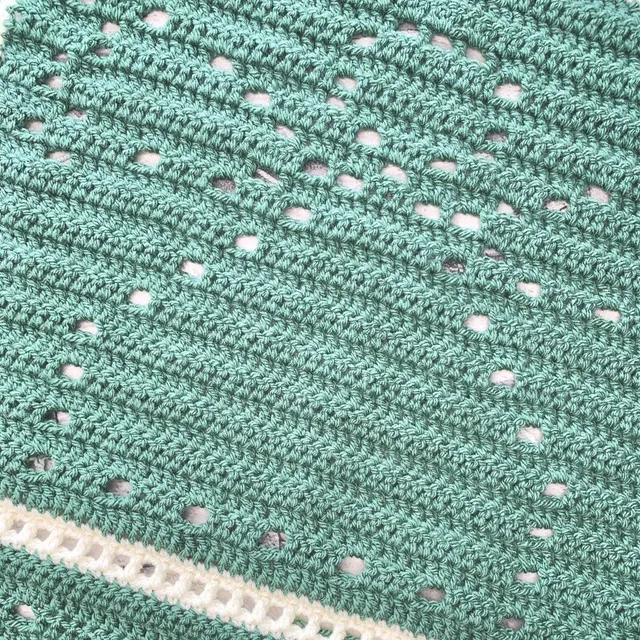 Free Crochet Christmas Blanket Pattern