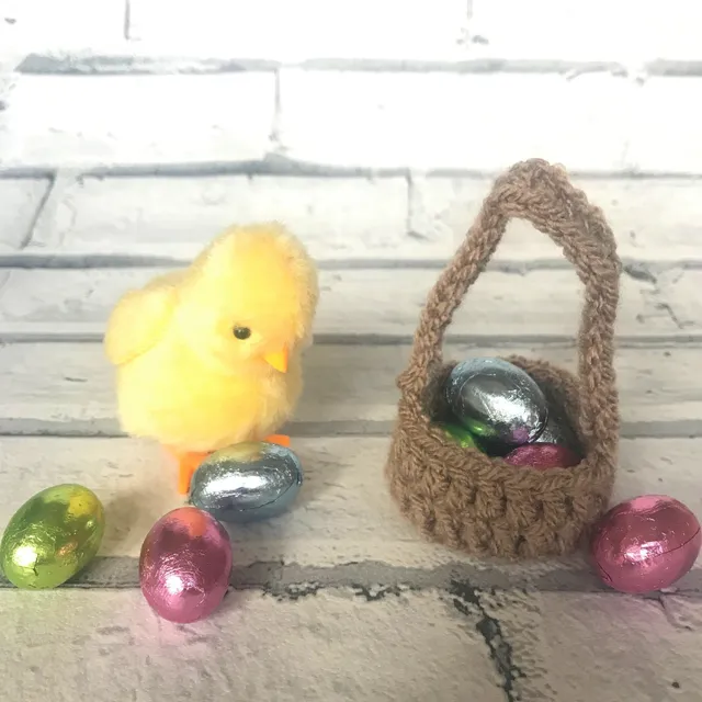 Crochet a Mini Easter Basket