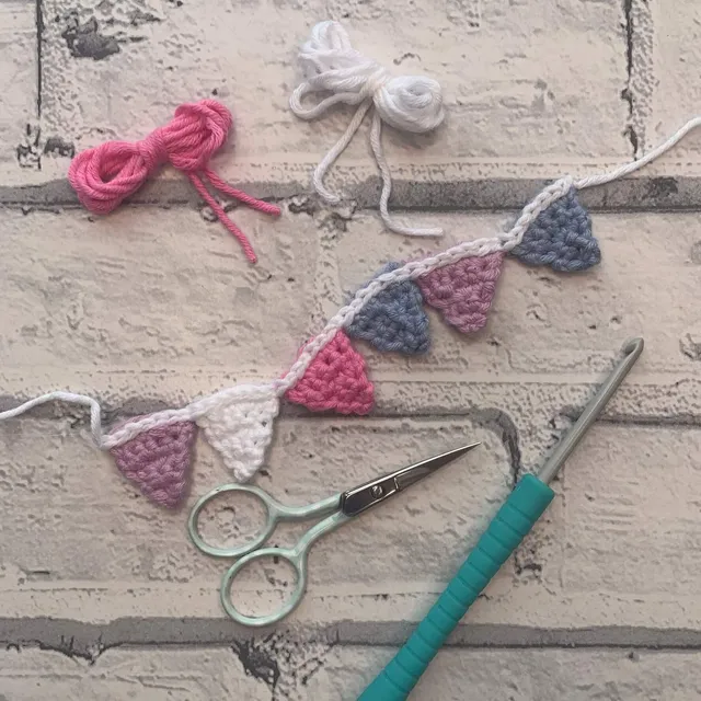 Mini Crochet Bunting Free Pattern