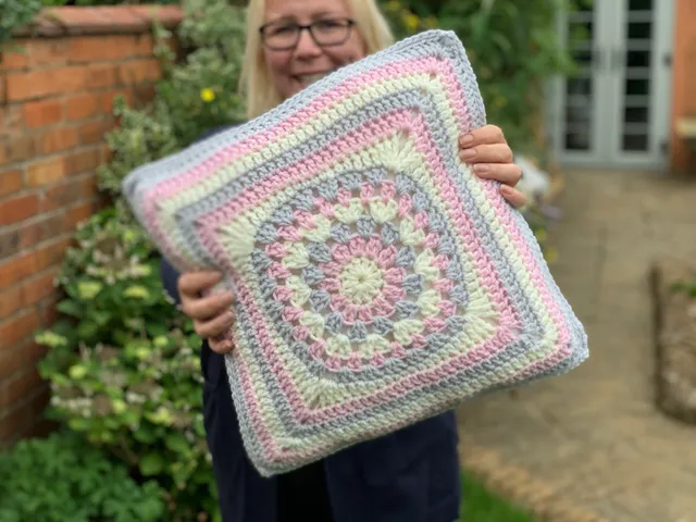 How to crochet a square pillow Cover