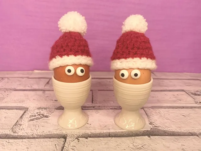 Free Christmas Crochet Pattern Egg Cosy for beginners