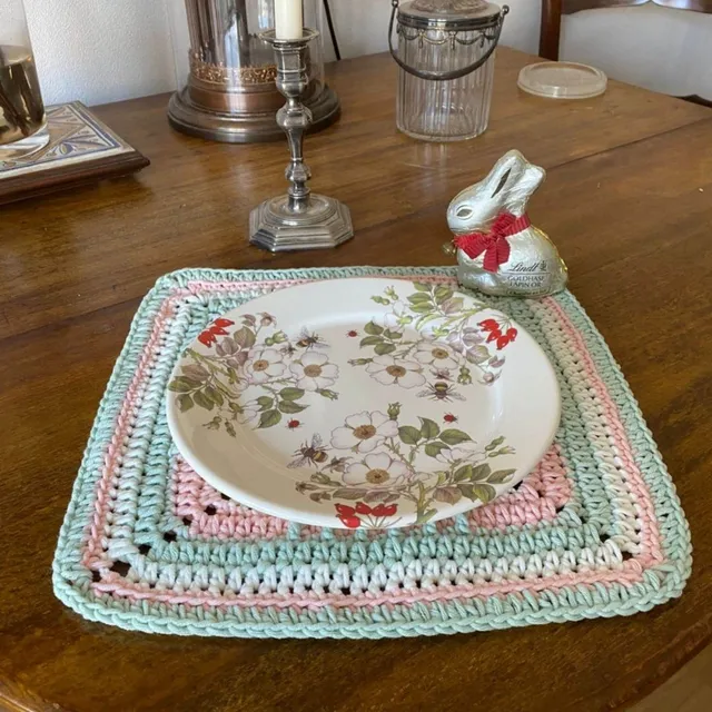 Square Crochet Table Mats – Free Pattern